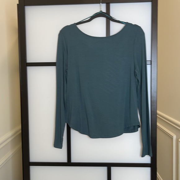 Fancy but casual too with knot in the front - Picture 2 of 2